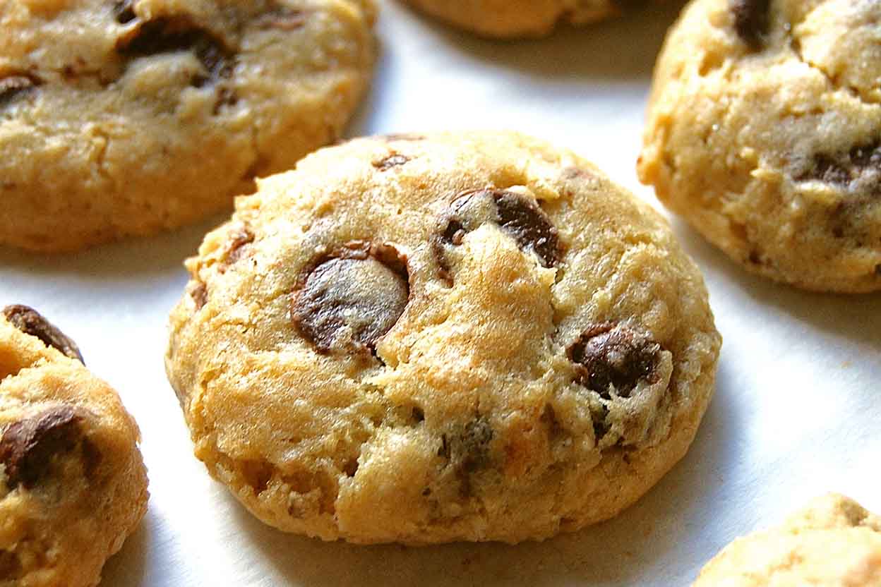 gluten-free-chocolate-chip-oatmeal-cookies-recipe-king-arthur-flour