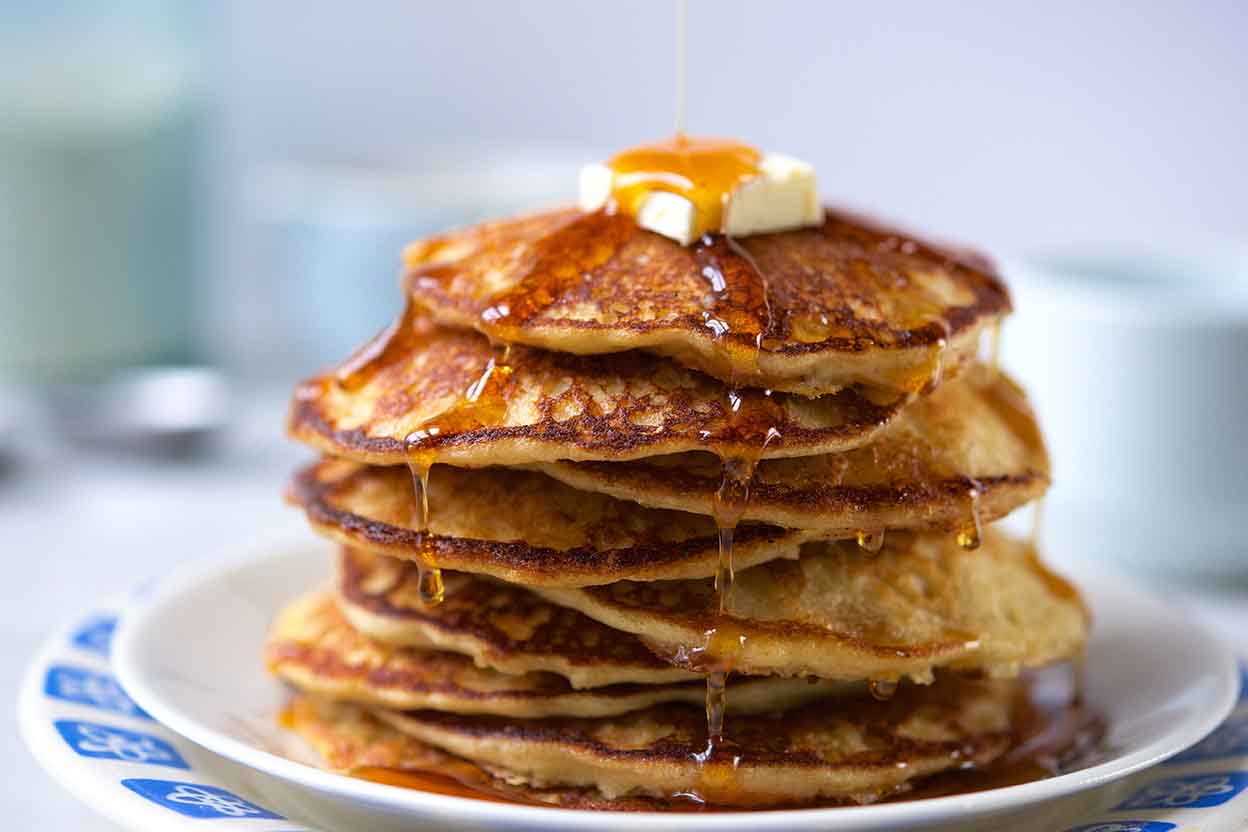 How do you make easy pancakes from scratch?
