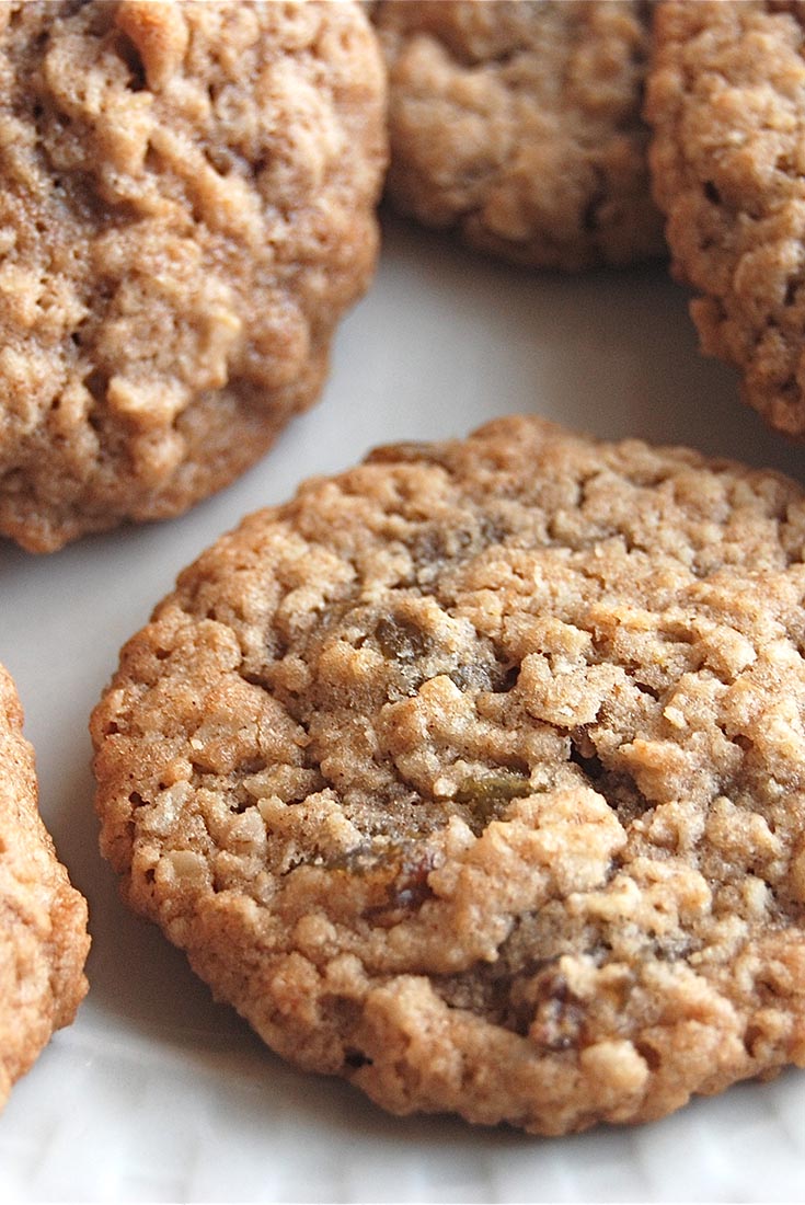 soft chewy oatmeal raisin cookie recipe