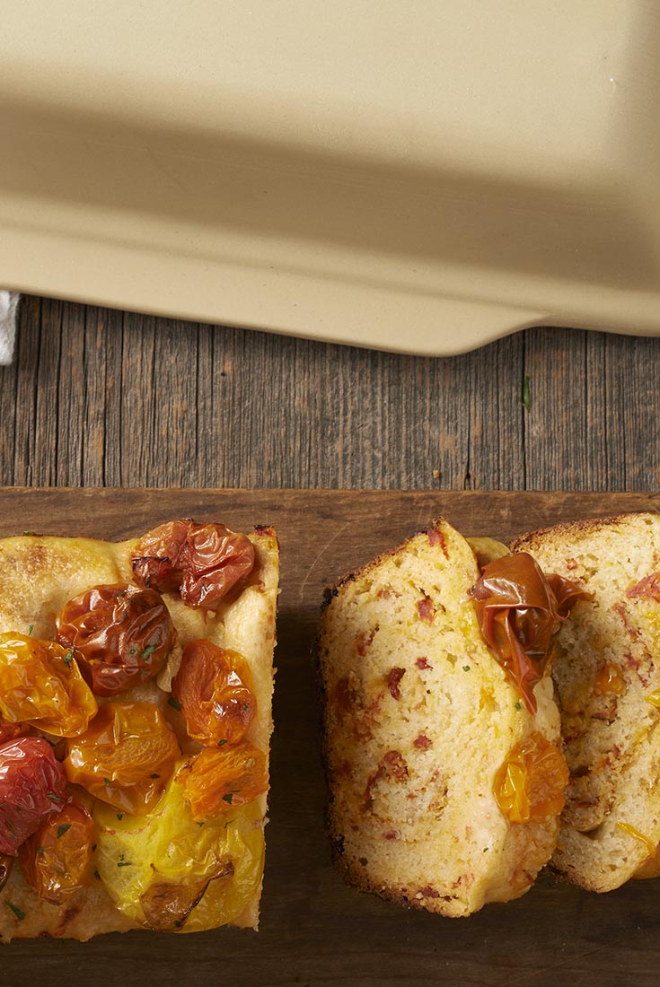 No-Knead Cheddar, Tomato, and Garlic Bread Recipe